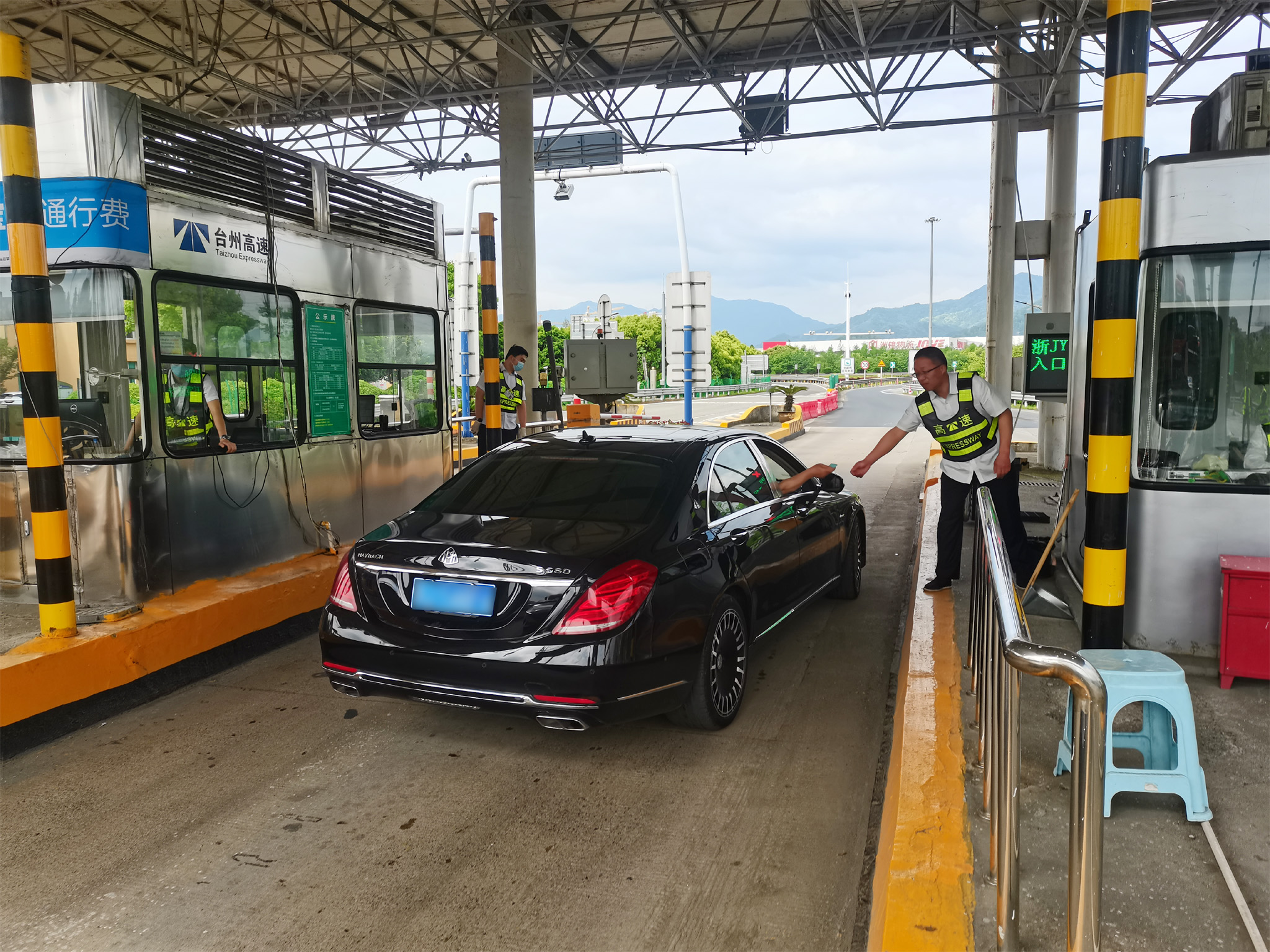 1682269975756372.jpg 一車(chē)道多系統使用現場(chǎng).jpg